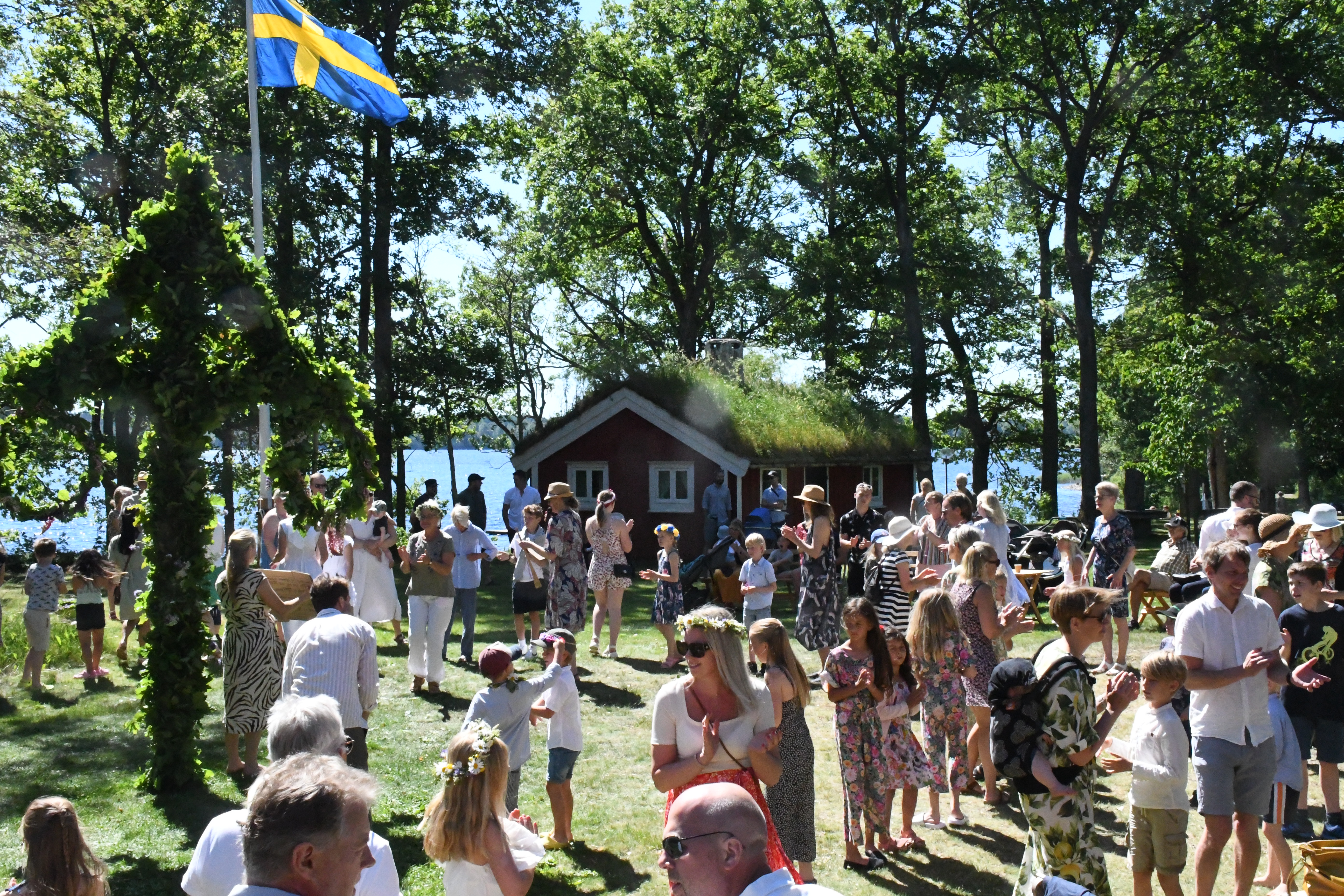 Varför Firas Midsommar - DaiseyAleida