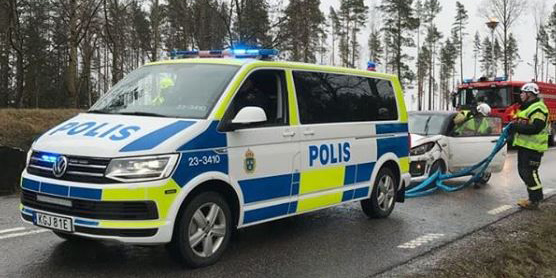 Mopedbil Voltade På Länsväg – En Person Till Sjukhus – Nerikes Allehanda