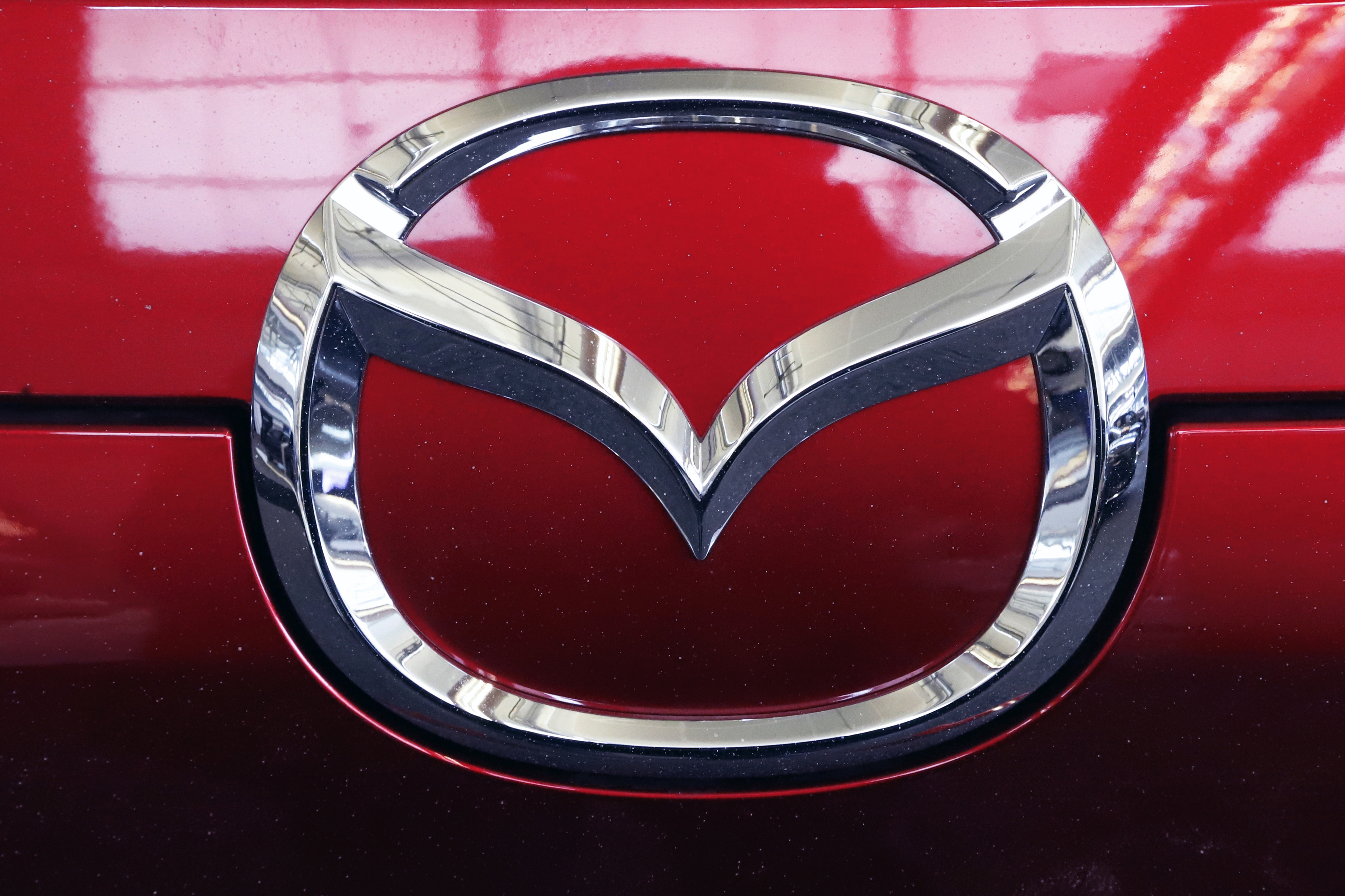 Что означает mazda. Красный значок Мазда CX 5. Эмблема Мазда сх7. Mazda CX-9 logo. Мазда 6 эмблема.