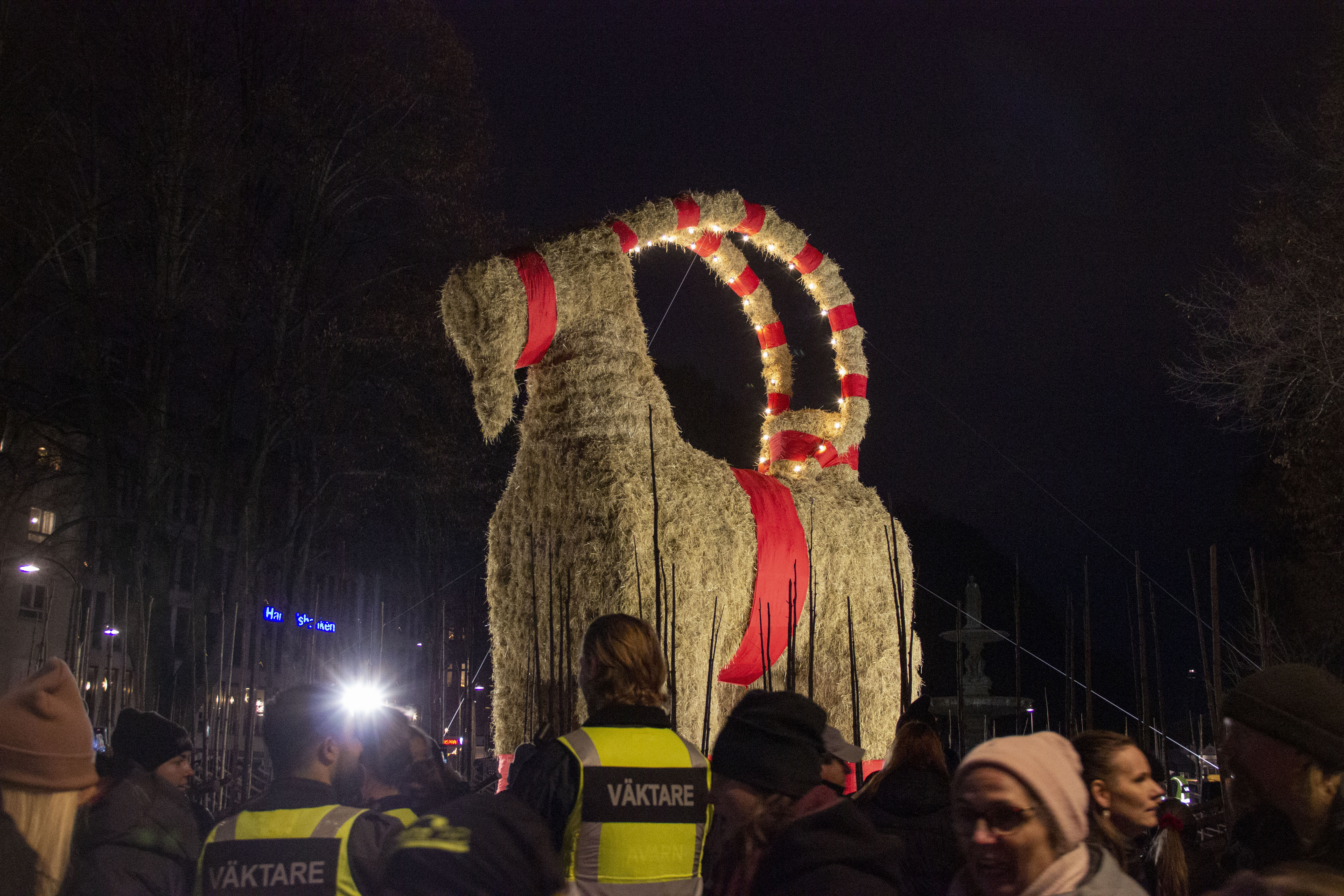 Mer ljus runt Gävlebocken skulle ge en mer positiv bild Gefle Dagblad