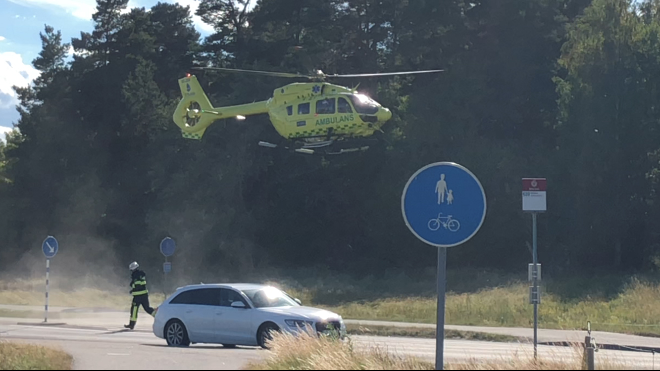 Trafikolycka Vid Rimbo Kyrka – Tre Personer Förda Till Sjukhus ...