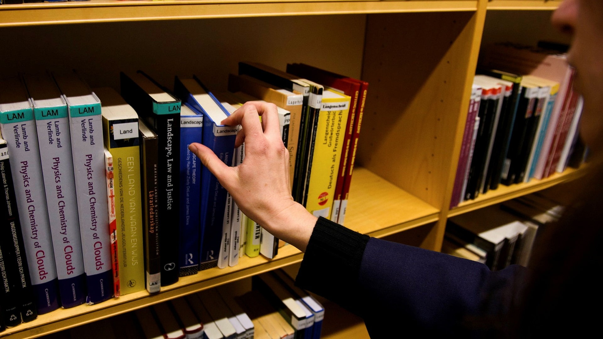 Kritik mot största leverantören till svenska bibliotek - Dagens Samhälle