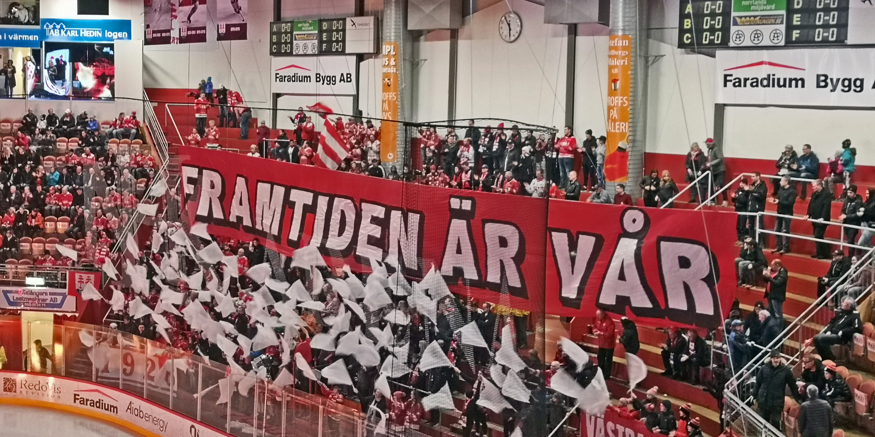 Har Ar Timrafansens Maktiga Tifo Infor Motet Med Brynas Framtiden Ar Var