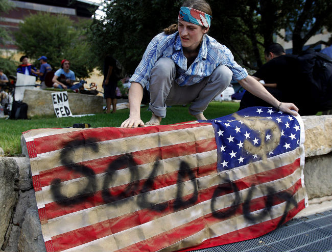 Public concern. Occupy Wall Street 2011. Протестами «захвати Уолл-стрит». Годовщина движения захвати Уолл стрит.