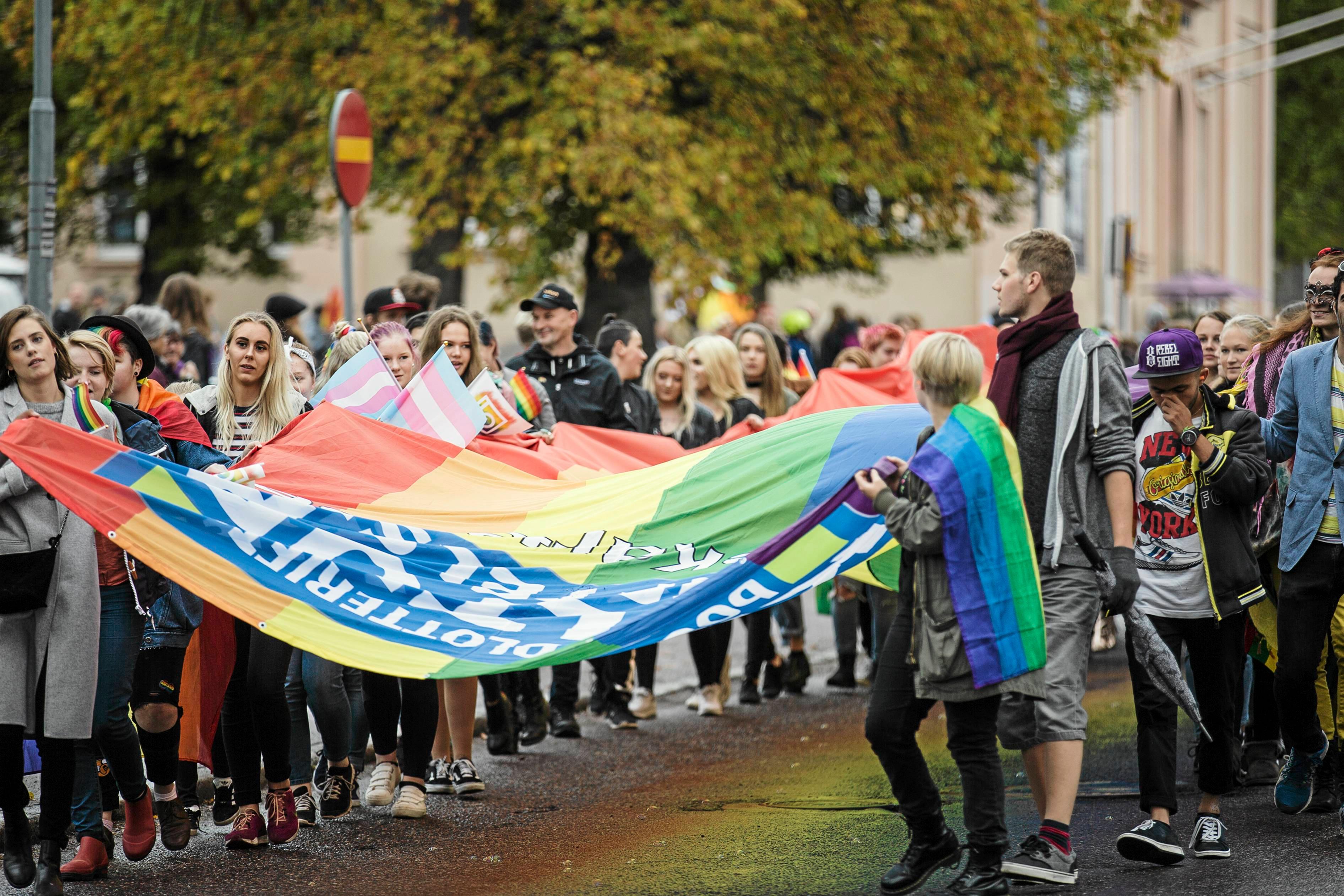 Insändare: Alla Har Fortfarande Inte Möjlighet Att Fira Pride I Sverige ...