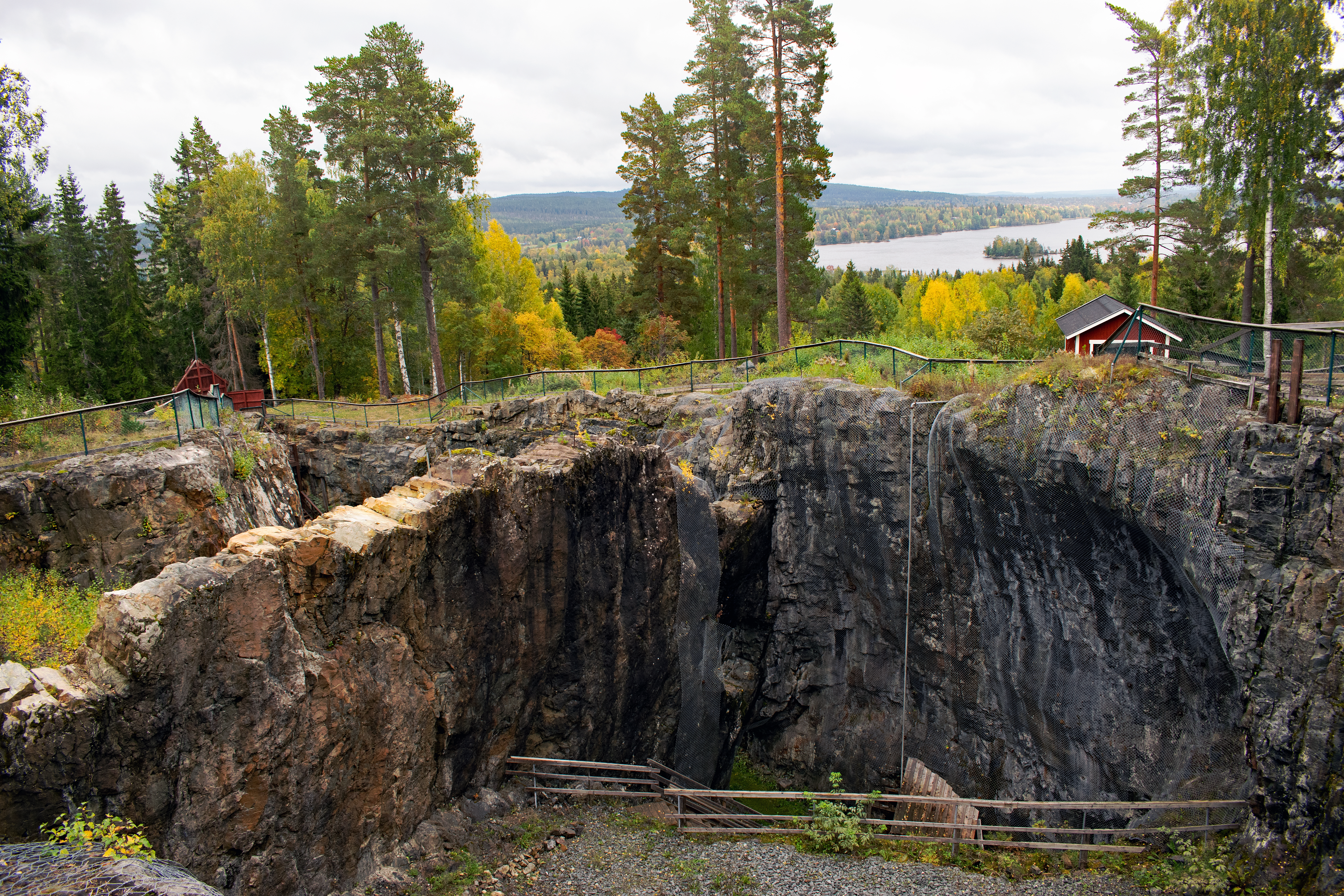 Hembränningsapparat Och Skyltstöld – Flogbergets Gruvor Får Ovälkomna ...