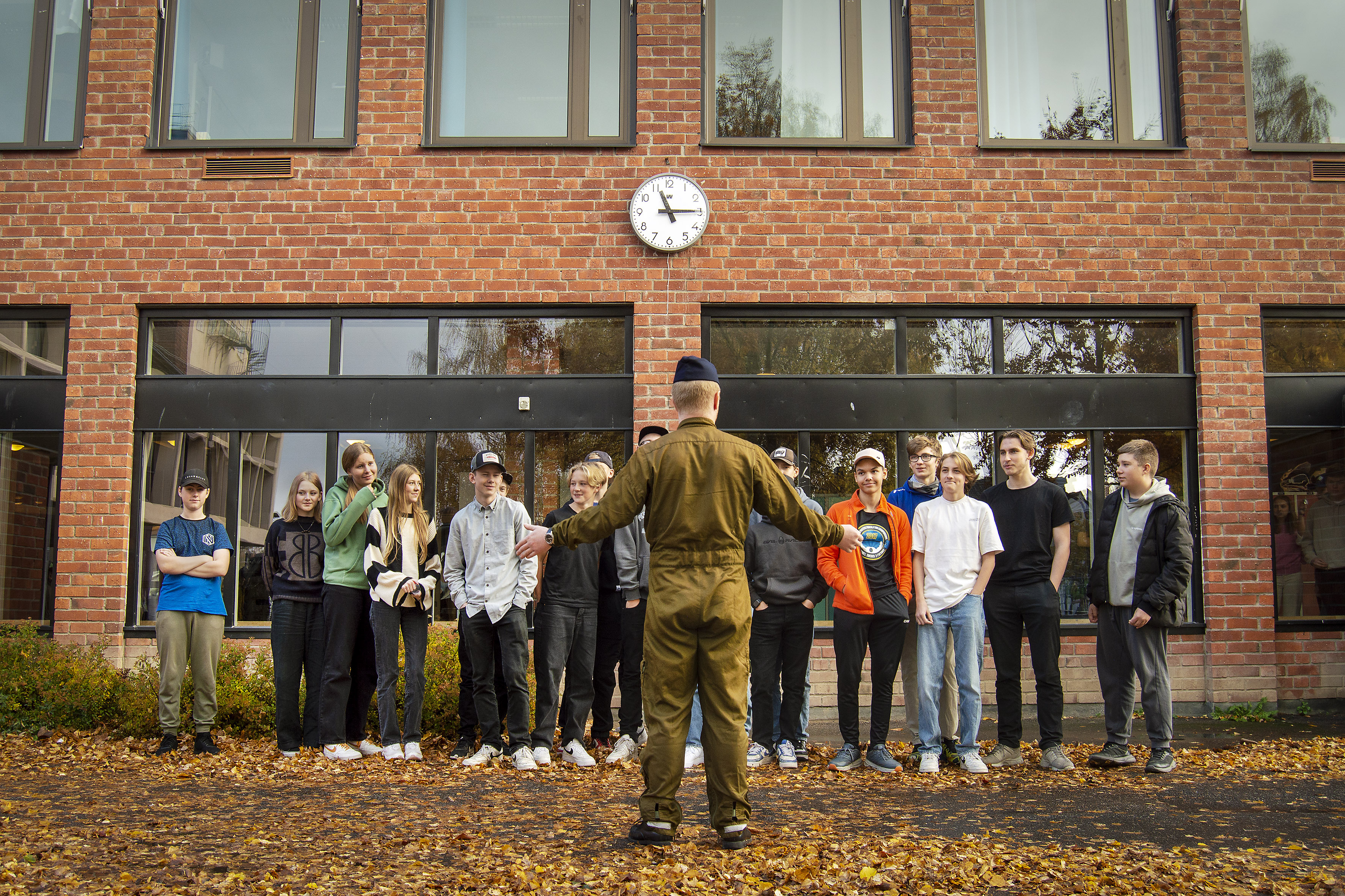 Stridspiloten Christoffer Träffade Eleverna På Sin Gamla Skola: "Hoppas ...