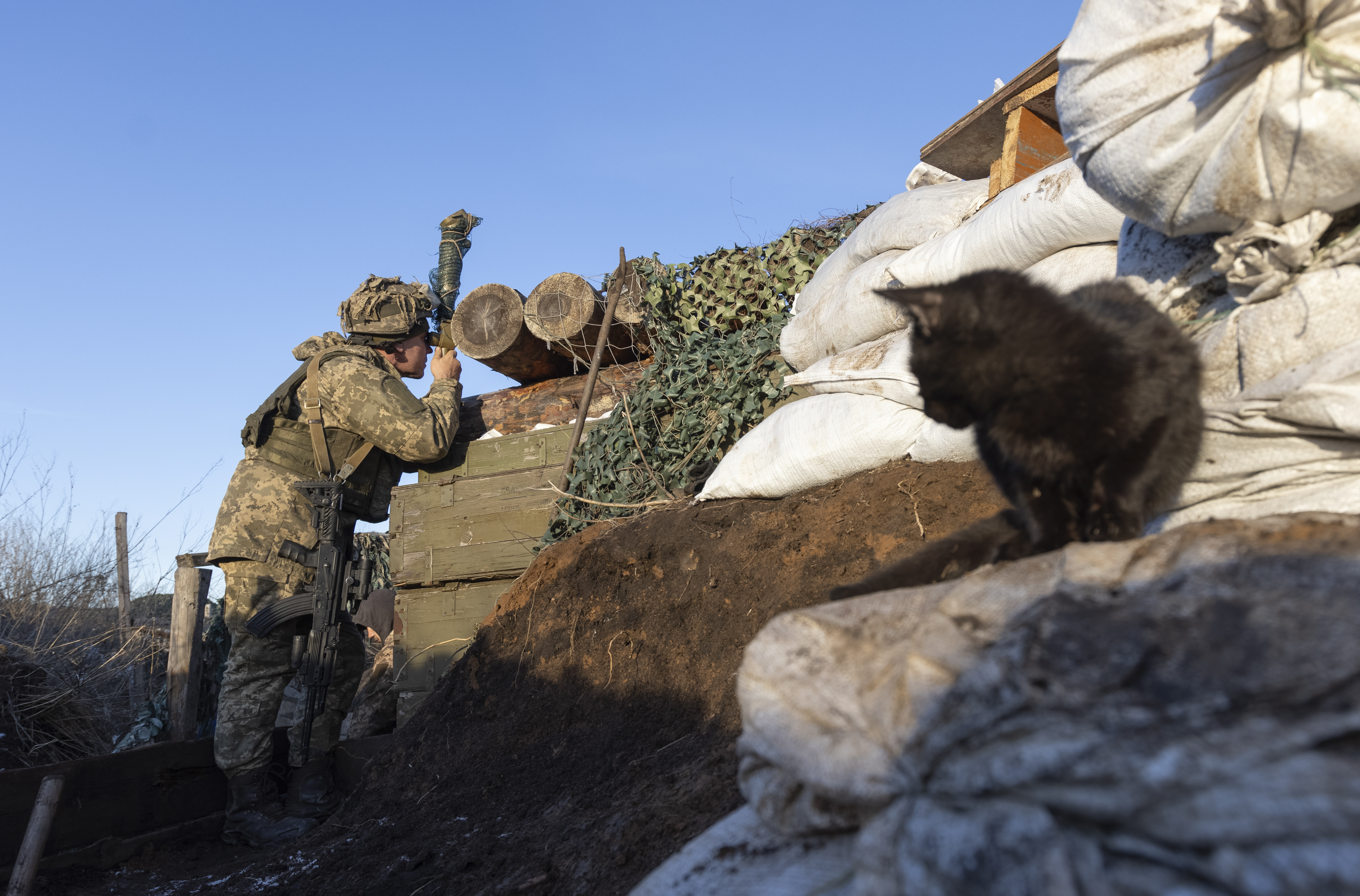 Что в донбассе. Конфликт на Донбассе. Украинская разведка. Окоп военные на Украине 2022.