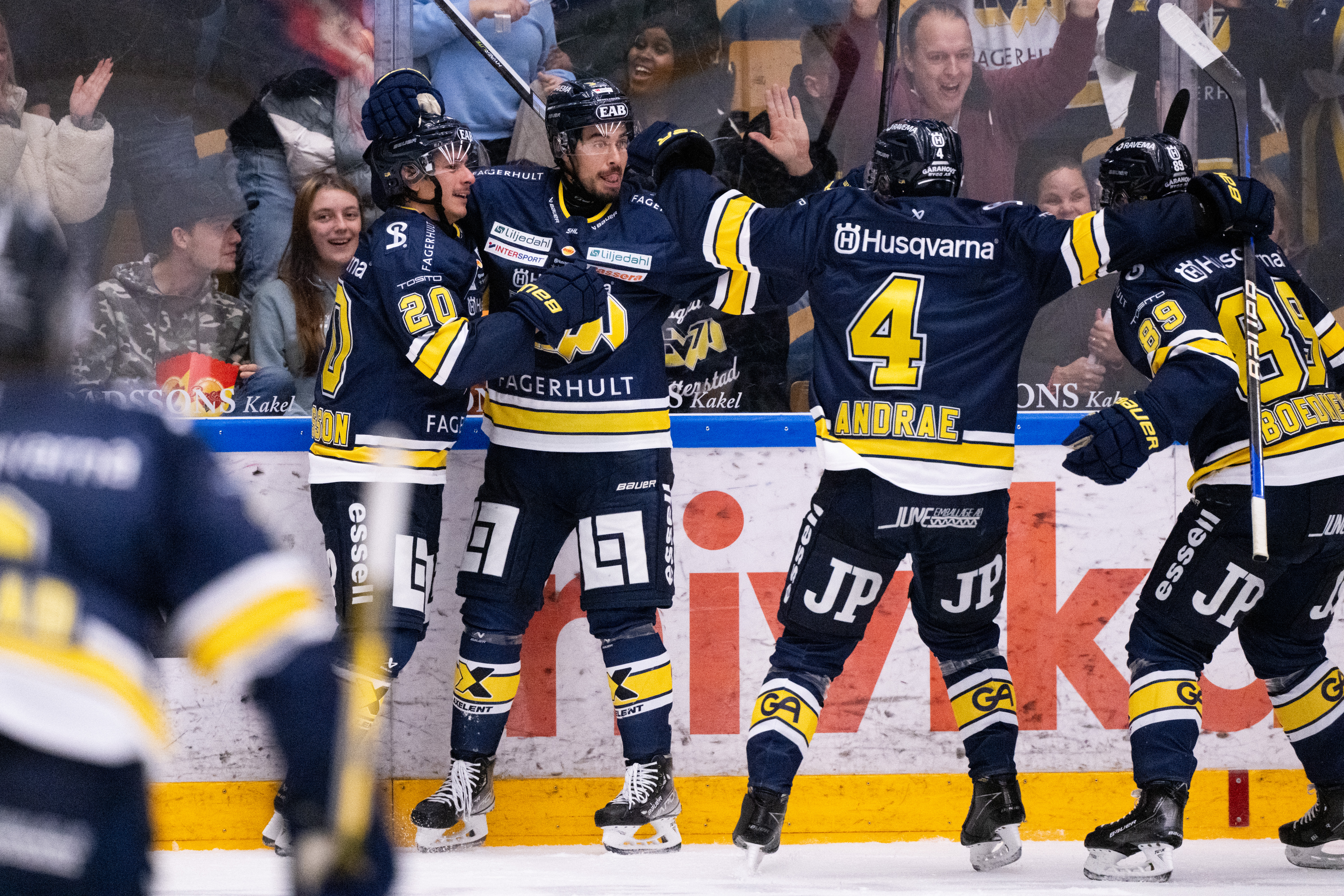 Livechatt: HV71 Tog Första Trepoängaren – Så Var Matchen Minut För ...