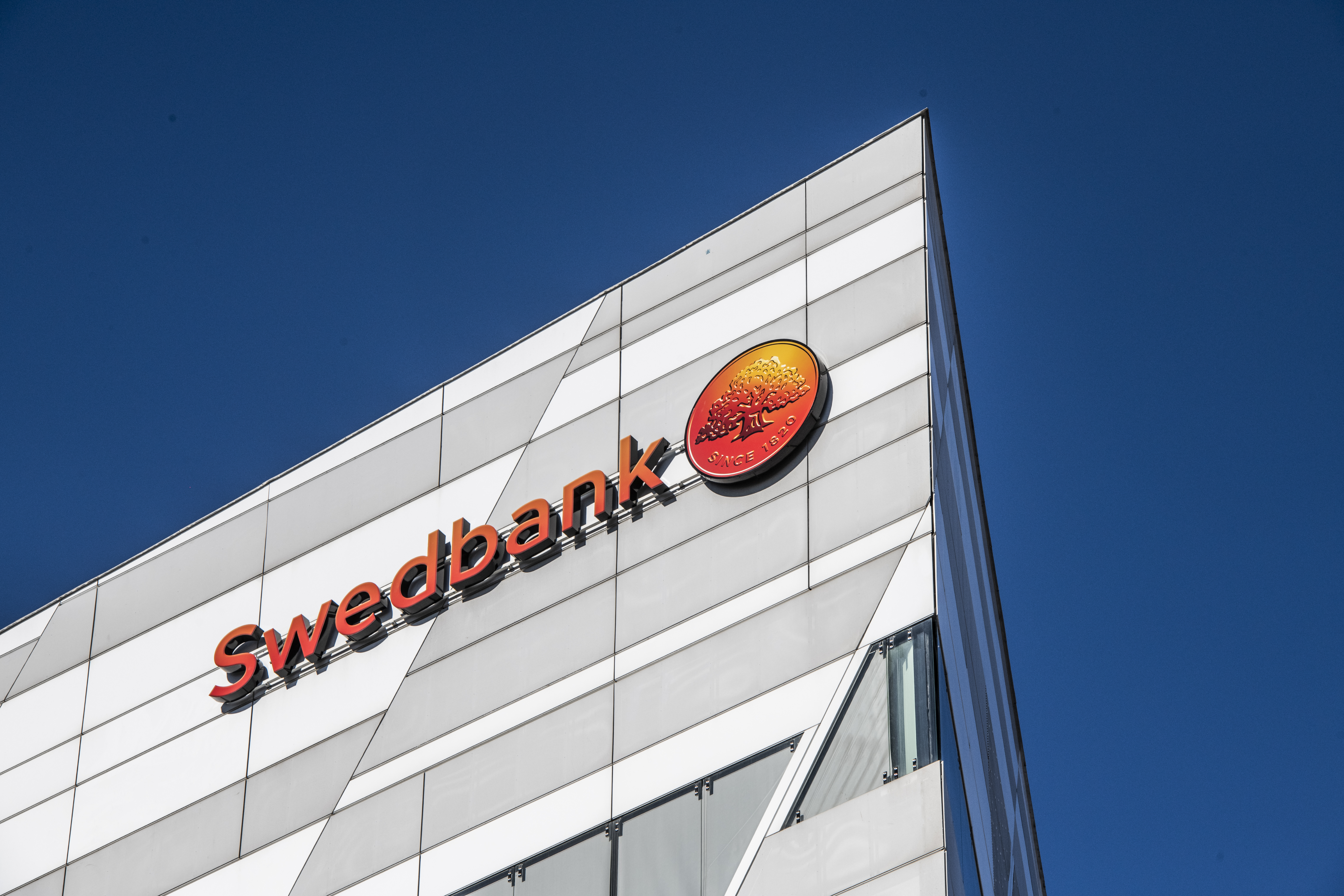 Swedbank ee. Swedbank. Логотип Swedbank. Смотровая у Swedbank. Swedbank печать.