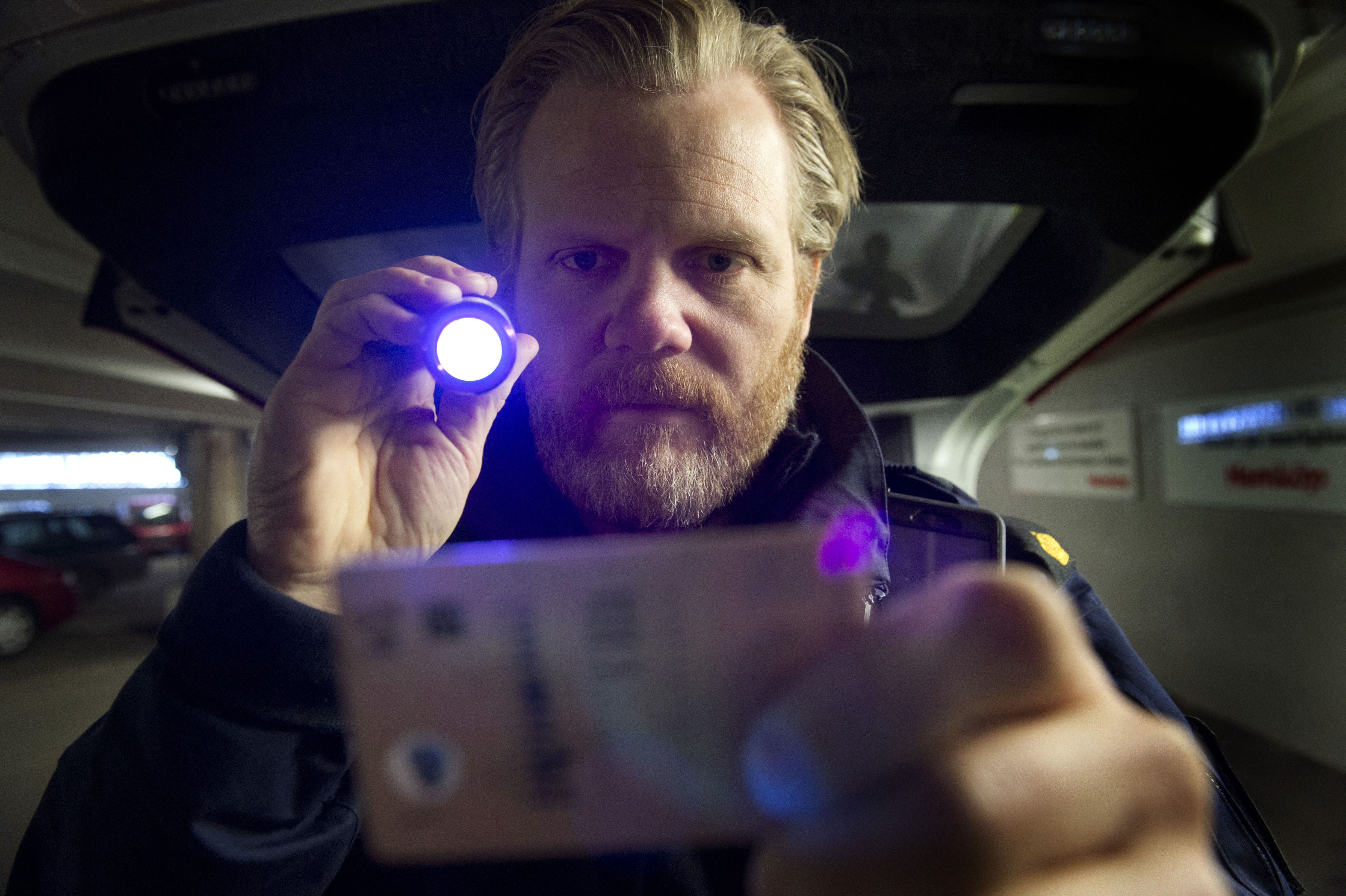 UV-ljus kan avslöja falska körkort u2013 Skövde Nyheter