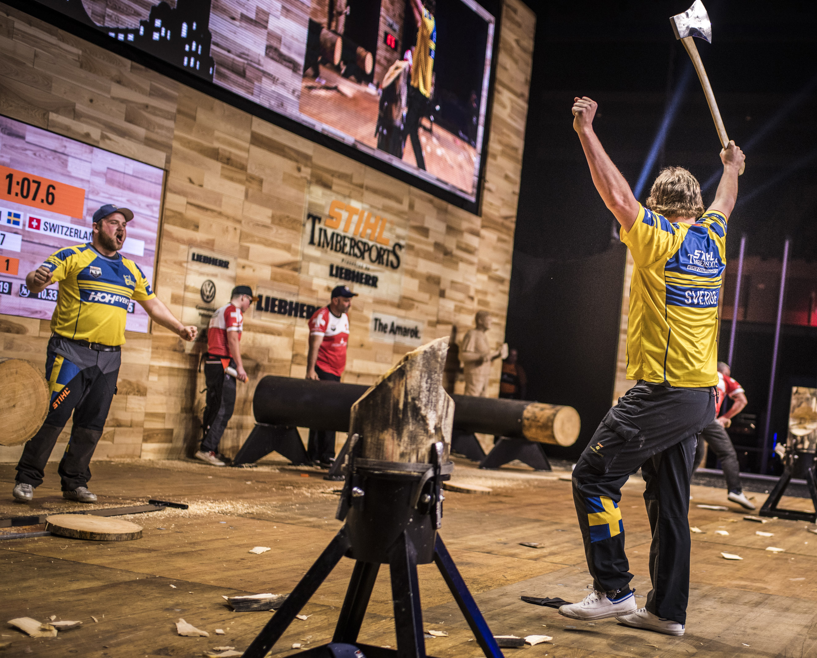 Calle Svadling and Pontus Skye cheer for victory in the eighth final against Switzerland. Photo: STIHL Timbersports.