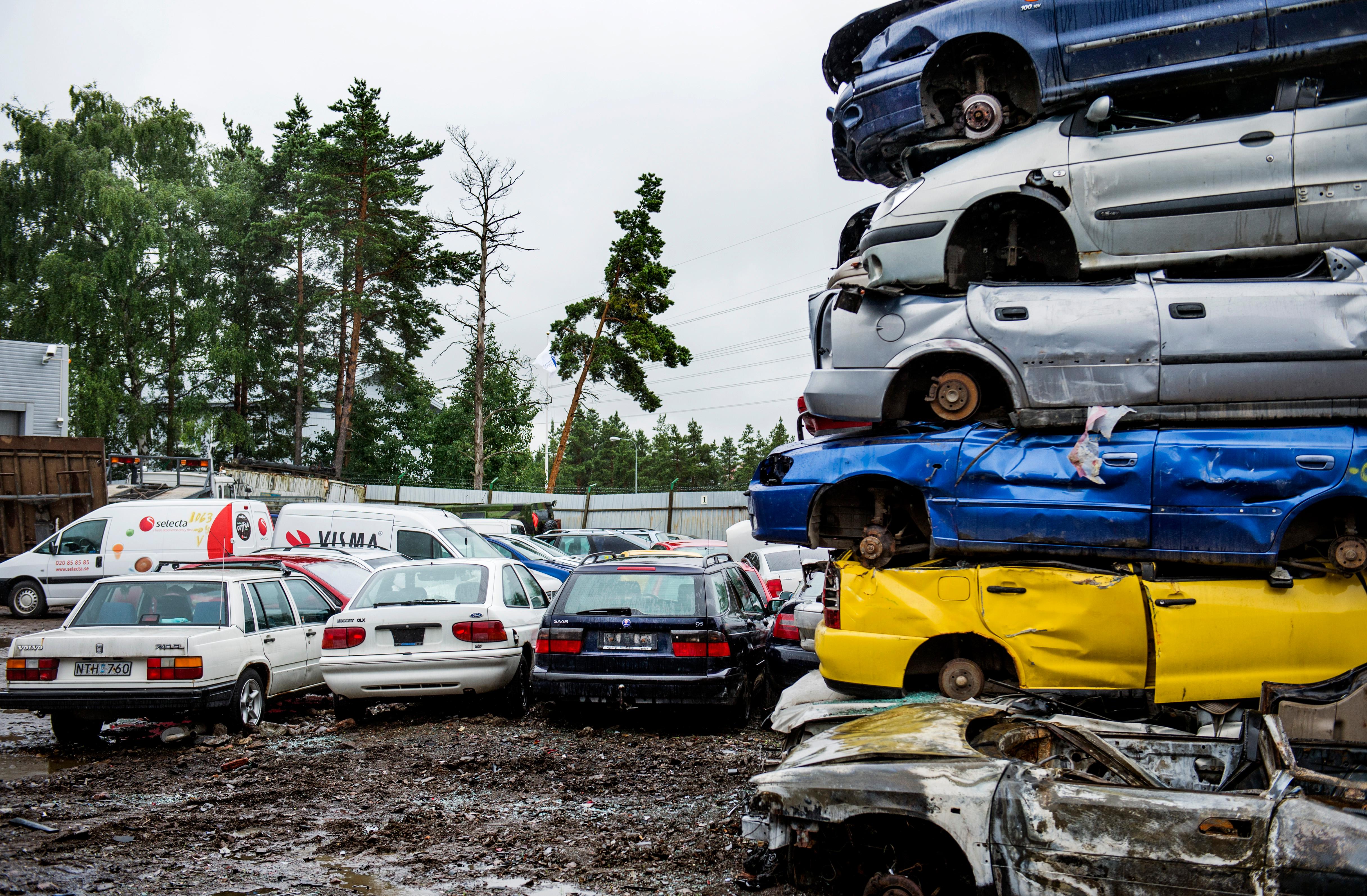 Skrota gamla bilar är en bättre miljösatsning än elbilspremie Nerikes