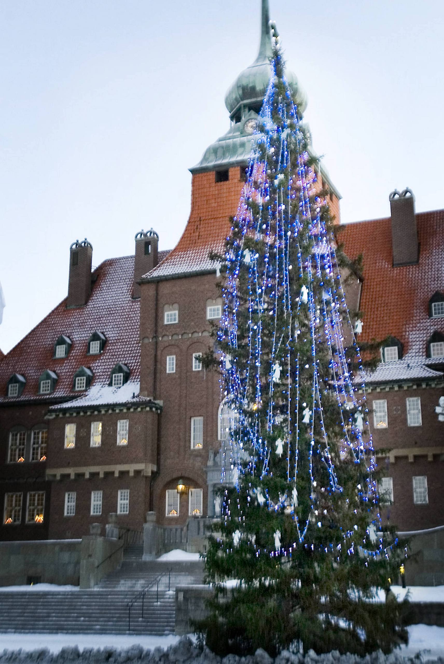 julgran i östersund Så har julgranen i Östersund sett ut genom åren