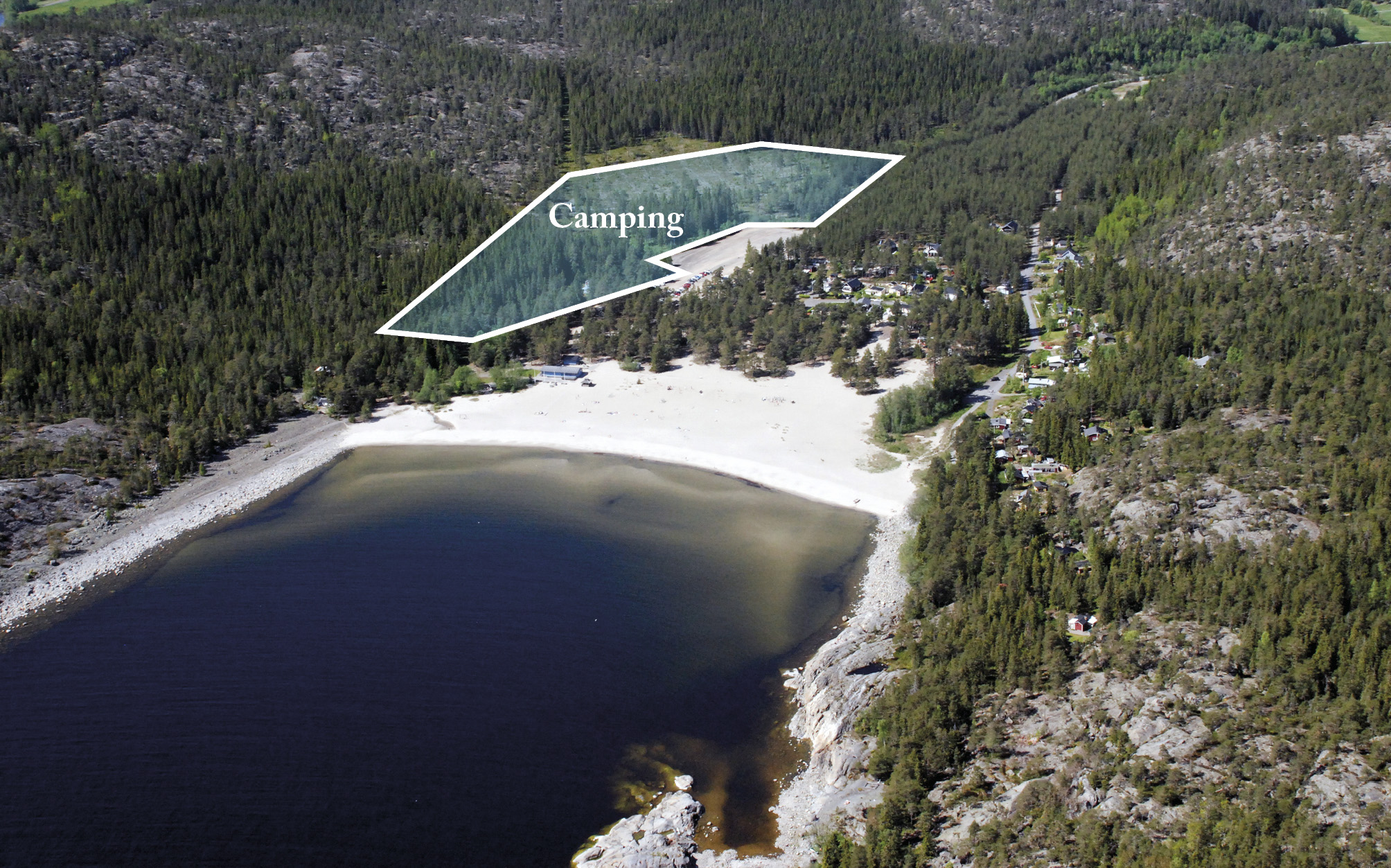 Det är det markerade område intill Smitingen havsbad som camping planeras. Foto: Härnösands kommun